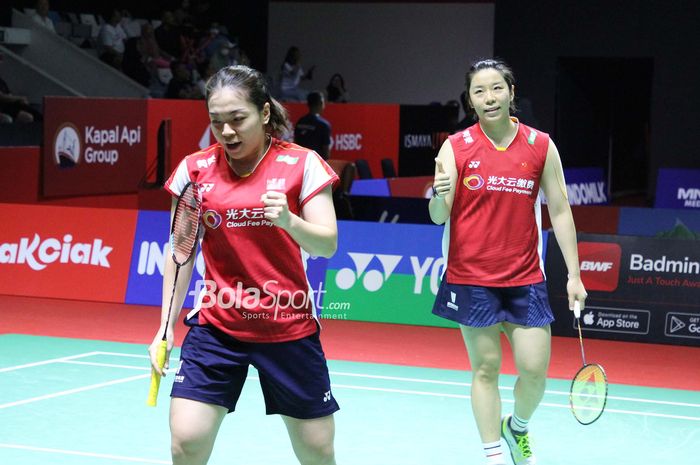 Pasangan ganda putri China, Chen Qing Chen /Jia Yi Fan, saat tampil pada babak kedua Indonesia Open 2023 di Istora Senayan, Jakarta, Kamis, 15 Juni 2023