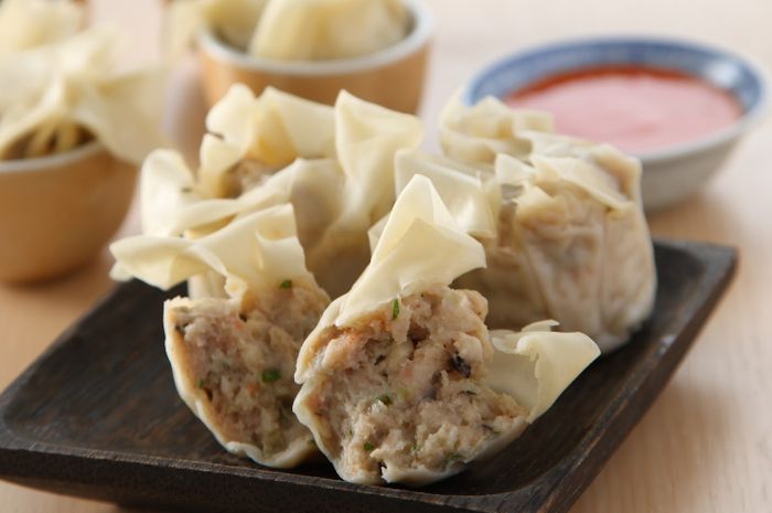 Hidangan siomay ayam jamur