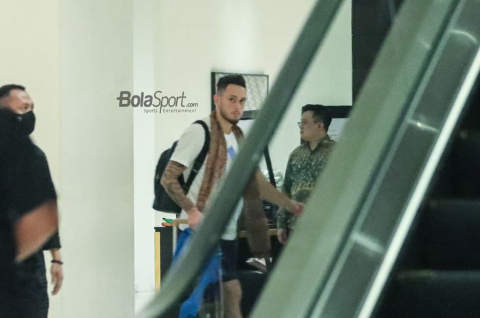 Pemain timnas Argentina, Lucas Ocampos, saat tiba di Hotel Fairmont, Senayan, Jakarta, Jumat (16/6/2023) malam.