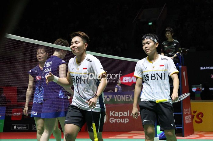 Pasangan ganda putri Indonesia,  Apriyani Rahayu/Siti Fadia Silva Ramadhanti  saat tampil pada Indonesia Open 2023 di Istora Senayan, Jakarta, Jumat , 16 Juni 2023