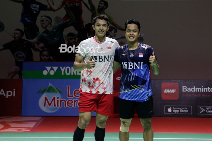 Tunggal Putra Indonesia, Anthony Sinisuka Ginting (Kanan), Jonatan Christie (Kiri) saat tampil di Indonesia Open 2023, Jakarta, Jumat 16 Juni 2023