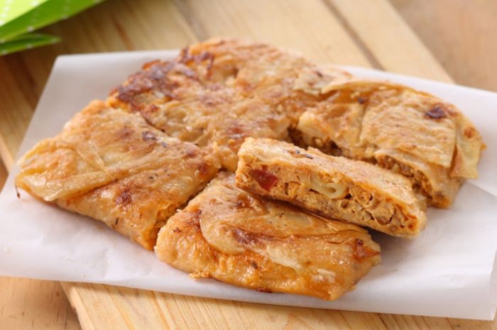 Hidangan martabak makaroni bolognaise untuk camilan di rumah