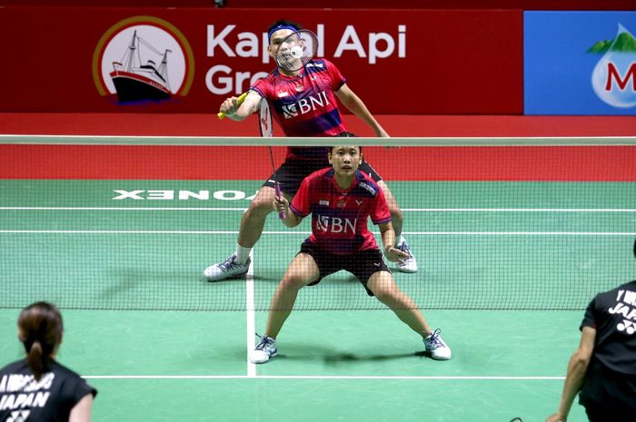 Pasangan ganda campuran Indonesia, Rinov Rivaldy/Pitha Haningtyas Mentari, pada babak perempat final Indonesia Open 2023 di Istora Senayan, Jakarta, Jumat (16/6/2023).
