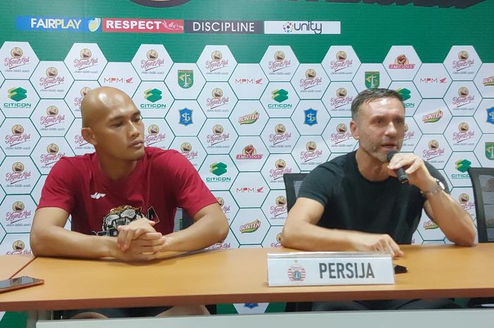 Pelatih Persija Jakarta, Thomas Doll, pada sesi jumpa pers seusai laga uji coba melawan Persebaya Surabaya, Minggu (18/6/2023).