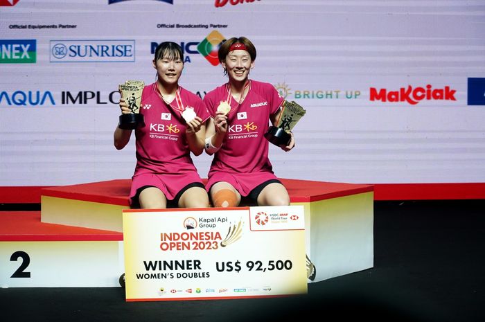 Pasangan Korea Selatan, Baek Ha-na/Lee So-hee usai menjuarai Indonesia Open 2023
