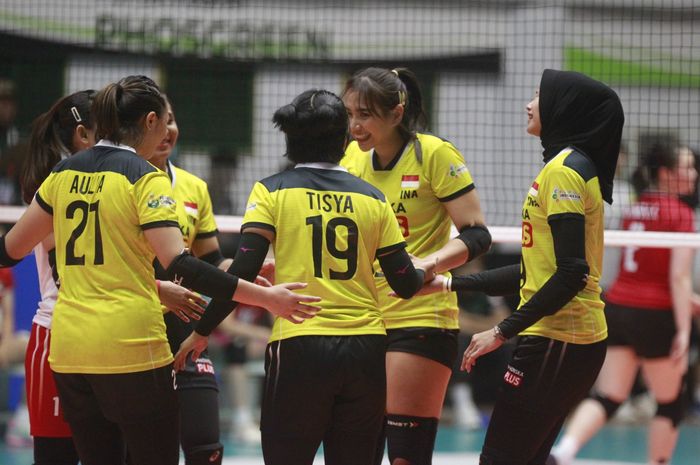 Para pemain timnas voli putri Indonesia ketika menghadapi Makau pada ajang AVC Challenge Cup 2023