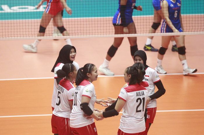 Timnas bola voli putri Indonesia pada laga penentuan juara Grup A melawan Filipina di GOR Tri Dharma, Gresik, Jawa Timur, Selasa (20/6/2023).