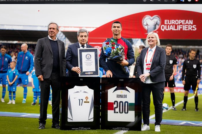 Cristiano Ronaldo memecahkan rekor sebagai pemain sepak bola pria pertama dengan 200 caps untuk timnas.