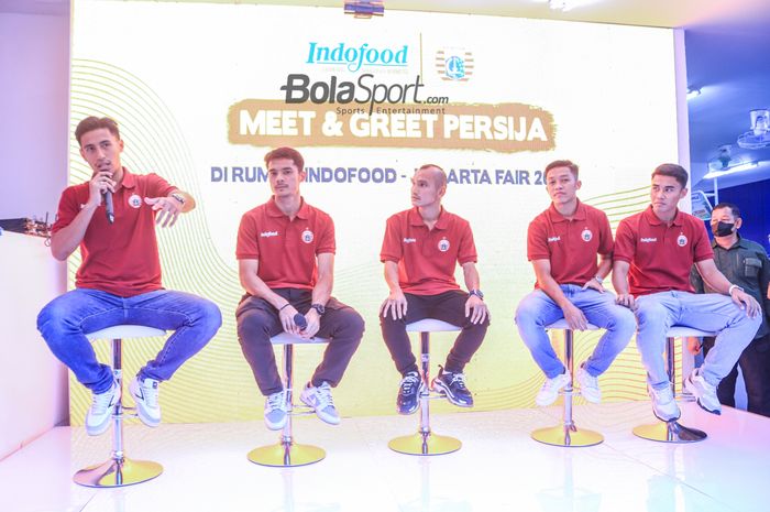 Sejumlah pemain Persija Jakarta bernama Hanif Sjahbandi, Aji Kusuma, Riko Simanjuntak, Ilham Rio Fahmi, dan Muhammad Ferarri 