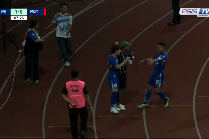 Selebrasi pemain PSIS Semarang, Taisei Marukawa usai mencetak gol ke gawang Phnom Penh Crown di Stadion Jatidiri, Semarang, Sabtu (24/6/2023).