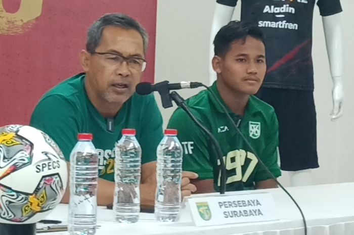 Pelatih Persebaya Surabaya, Aji Santoso dalam sesi jumpa pers setelah laga melawan Persis Solo, di Stadion Manahan, Surakarta, Sabtu (24/6/2023).