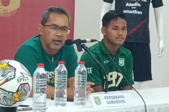 Pelatih Persebaya Surabaya, Aji Santoso dalam sesi jumpa pers setelah laga melawan Persis Solo, di Stadion Manahan, Surakarta, Sabtu (24/6/2023).