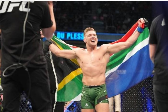 Dricus Du Plessis, jagoan yang tampil di UFC 290 punya pesonanya sendiri.