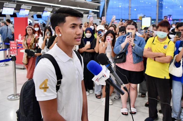 Penyerang muda Timnas Thailand, Suphanat Mueanta, berangkat ke Inggris untuk menjalani trial bersama Leicester City