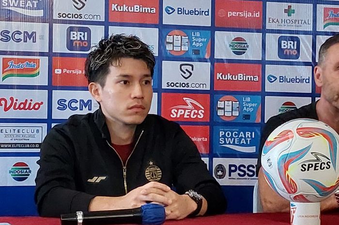 Pemain asing Persija Jakarta Ryo Matsumura saat memberi keterangan kepada awak media jelang menghadapi PSM Makassar.