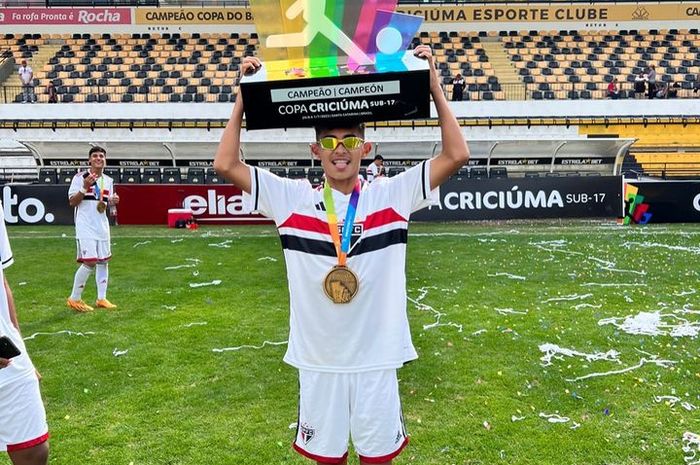 Welber Jardim baru saja mengantarkan klubnya, Sao Paulo U-16 juara Copa Criciuma U-17 2023 pada Sabtu (1/7/2023).