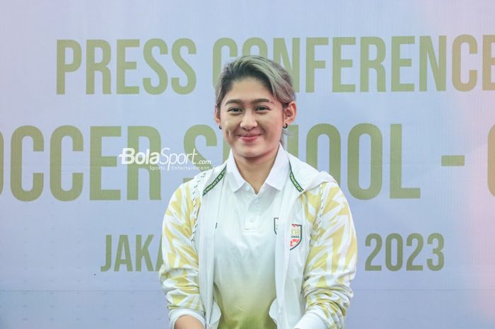 Zahra Muzdalifah sempat memberikan senyuman saat diperkenalkan sebagai pemain baru klub Liga Jepang bernama Cerezo Osaka Yanmar Ladies di Hotel Fairmont, Senayan, Jakarta, Selasa (4/7/2023) siang.