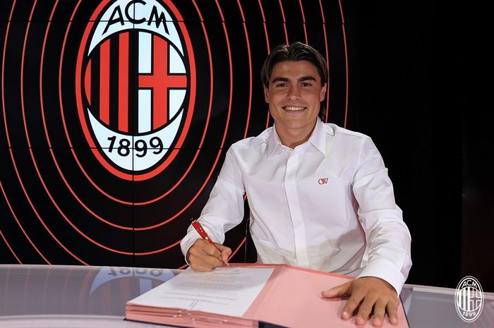 AC Milan berhasil mendatangkan Luka Romero dari Lazio dengan status bebas transfer pada jendela transfer musim panas 2023.