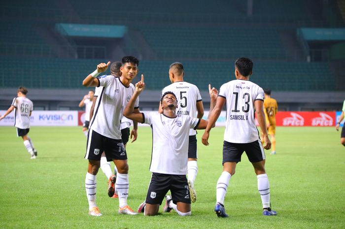 Selebrasi gol kemenangan RANS Nusantara FC yang dicetak oleh Tavinho pada laga pekan kedua Liga 1 2023/2024 lawan Bhayangkara FC di Stadion Patriot Candrabagha, Bekasi, Minggu (9/7/2023)