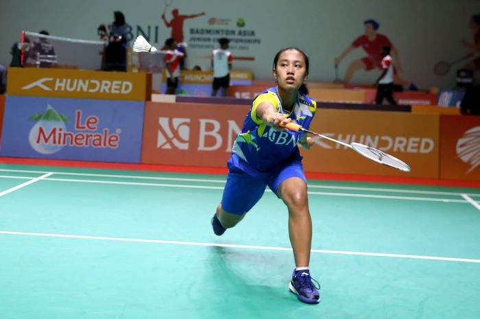 Pebulu tangkis tunggal putri Indonesia, Mutiara Ayu Puspitasari, pada partai kedua Kejuaraan Asia Junior 2023 nomor beregu di GOR Amongraga, Yogyakarta, Minggu (9/7/2023).