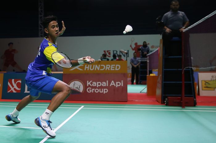Pebulu tangkis tunggal putra, Alwi Farhan, pada partai ketiga Kejuaraan Asia Junior 2023 nomor beregu di GOR Amongraga, Yogyakarta, Minggu (9/7/2023).