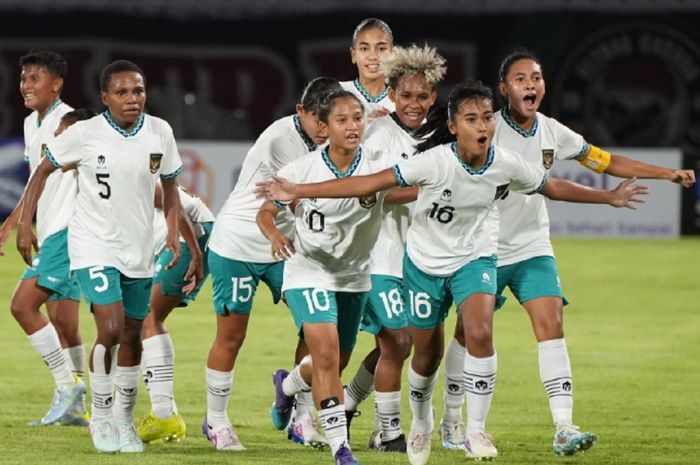 Para pemain Timnas U-19 Wanita Indonesia harus mengalahkan Thailand di semifinal untuk membuka peluang juara Piala AFF U-19 Wanita 2023.