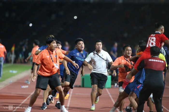 Suasana ricuh final SEA Games 2023 antara Timnas U-22 Indonesia vs Thailand