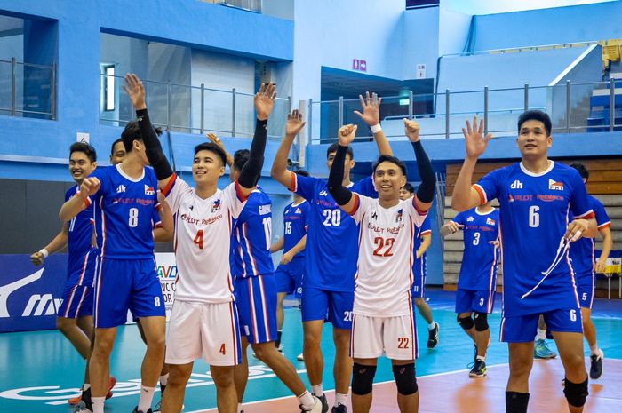 Para pemain timnas voli putra Filipina usai menang atas Mongolia pada AVC Challenge Cup 2023