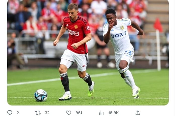 Mason Mount (kiri) debut untuk Manchester United dalam duel pramusim melawan Leeds di Oslo, Norwegia (12/7/2023).