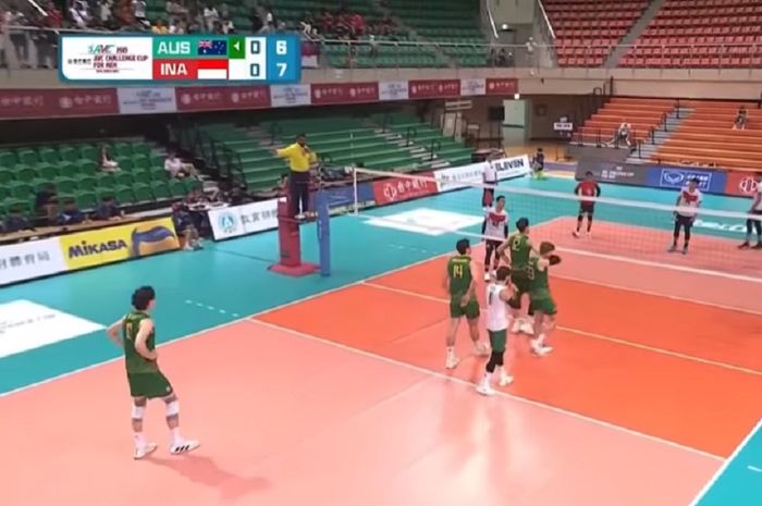 Tim,nasional voli putra Indonesia, saat menghadapi Australia dalam laga perebutan tempat kelima pada AVC Challenge Cup 2023 di Hall 1 University of Taipei, Taipei, Taiwan, Sabtu (15/7/2023)
