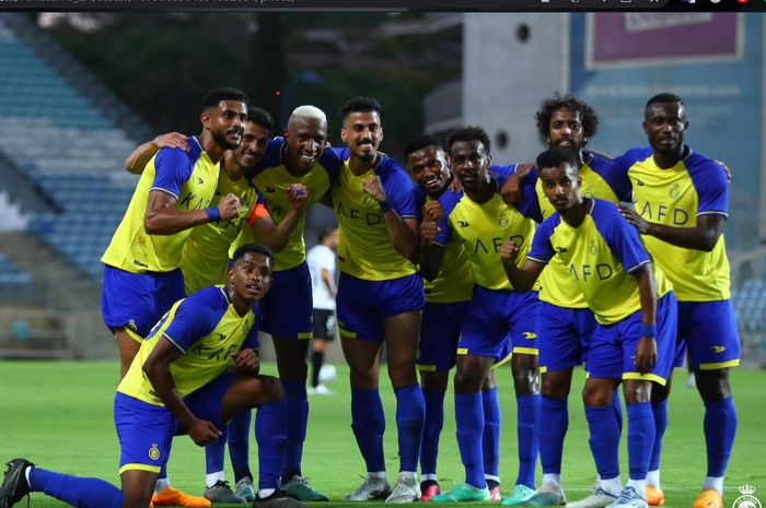 Para pemain Al Nassr merayakan kemenangan atas SC Farense dalam laga uji coba di Stadion Algarve, Jumat (14/7/2023).