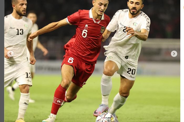 Ivar Jenner tampil gesit dalam debutnya untuk Timnas Indonesia melawan Palestina di Stadion Gelora Bung Tomo, Surabaya, 14 Juni 2023.