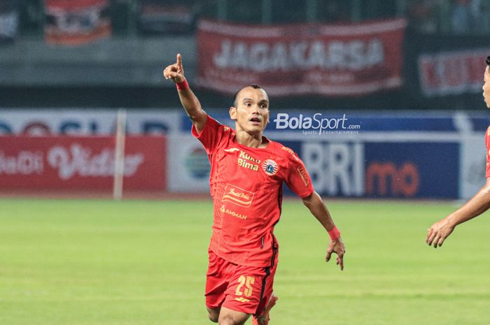 Riko Simanjuntak sedang melakukan selebrasi seusai mencetak gol dalam laga pekan ketiga Liga 1 2023 antara Persija versus Bhayangkara FC di Stadion Patriot Candrabhaga, Bekasi, Jawa Barat, Minggu (16/7/2023) malam.