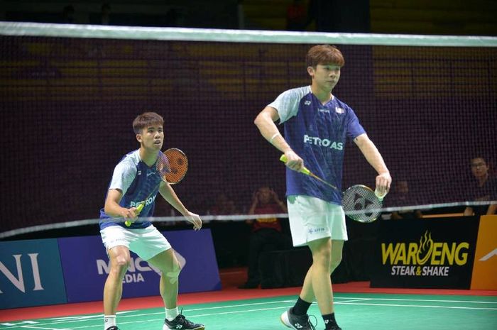 Ganda putra Malaysia, Bryan Jeremy Goonting/Low Han Chen kalah dari wakil Indonesia, Zidane Attauba Efendi/Kleopas Binar Putra Prakoso pada perempat final Kejuaraan Asia Junior 2023 di GOR Among Raga, Yogyakarta, Jumat (14/7/2023).