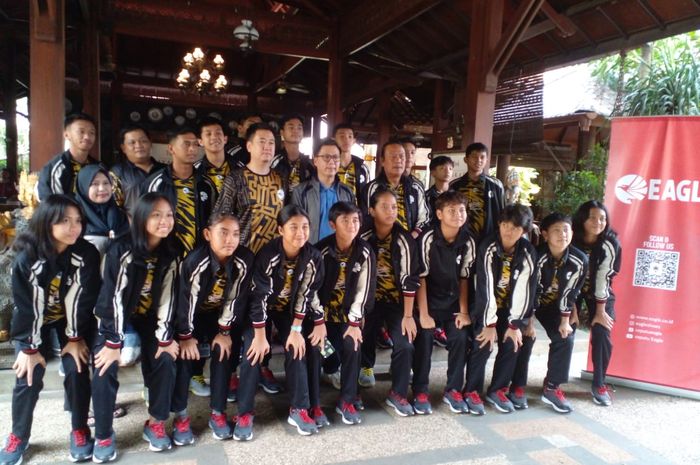 Eagle mengadakan pertemuan makan siang yang dihadiri oleh manajemen Eagle, manajemen PBSI Jawa Timur serta puluhan atlet pelatprov Jawa Timur di salah satu rumah makan di Bintaro, Tangerang Selatan.