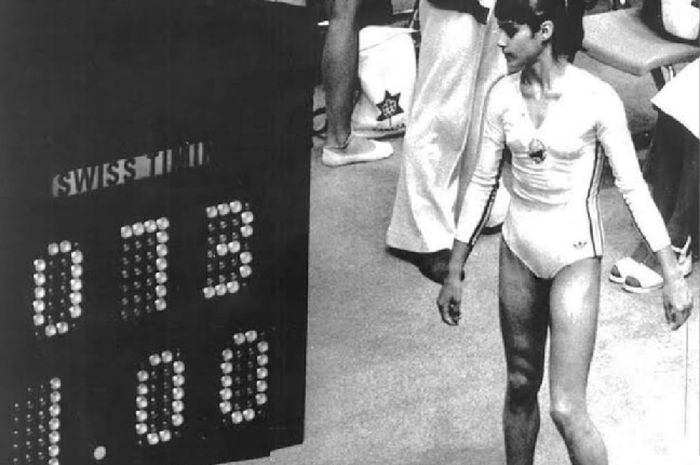 Nadia Comaneci dan papan skor yang tak sanggup menampilkan angka 10 pada Olimpiade 1976 di Montreal.
