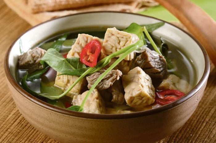 Hidangan sayur bening tempe kangkung