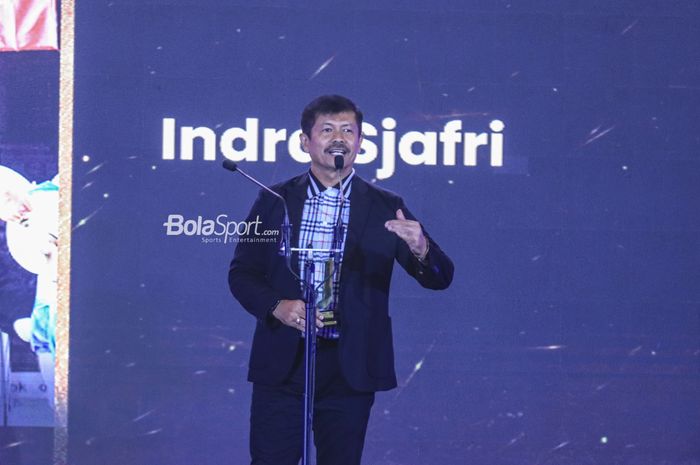 Pelatih timnas U-22 Indonesia, Indra Sjafri, sedang memberikan sambutan dalam acara Santini Jebreeet Media Awards 2023 di kawasan Kuningan, Jakarta, Rabu (19/7/2023) malam.