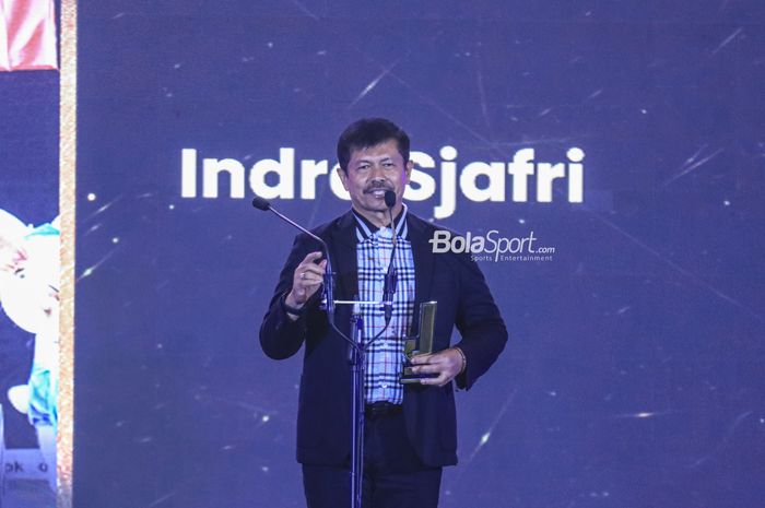 Pelatih timnas U-22 Indonesia, Indra Sjafri, sedang memberikan sambutan dalam acara Santini Jebreeet Media Awards 2023 di kawasan Kuningan, Jakarta, Rabu (19/7/2023) malam.