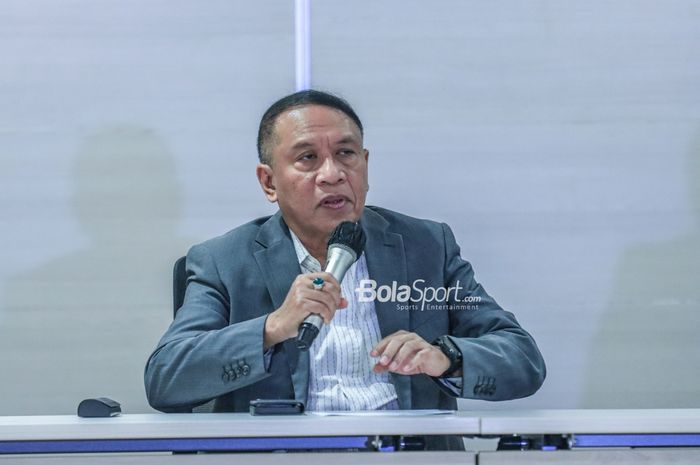 Wakil Ketua Umum PSSI 1, Zainudin Amali, sedang memberikan keterangan kepada awak media di Menara Danareksa, Gambir, Jakarta, Kamis (20/7/2023).