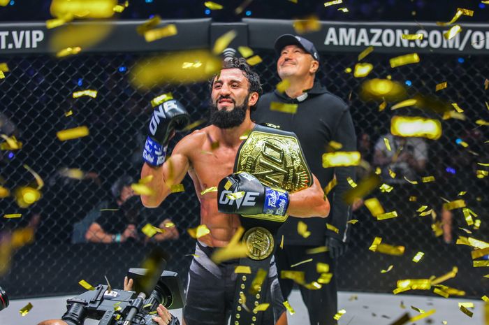 Juara kelas bulu kickboxing ONE Championship, Chingiz Allazov, bakal mempertahankan gelarnya di ONE Fight Night 13 dengan melakoni trilogi melawan Marat Grigorian.