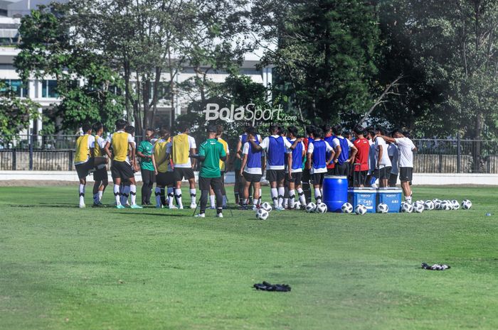 Suasana latihan timnas U-17 Indonesia di Lapangan A, Senayan, Jakarta, Kamis (20/7/2023) pagi.