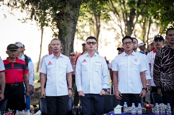  Ketua Umum IWbA Aang Sunadji  (tengah) di sela Babak Kualifikasi (BK) Pekan Olahraga Nasional (PON) 2024 di Padang Golf Adi Soemarmo, Kabupaten Boyolali, 21-23 Juli.