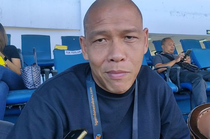 Asisten pelatih timnas Indonesia, Nova Arianto saat ditemui di laga PSS Sleman Vs PSIS Semarang di Stadion Maguwoharjo, Sleman pada Jumat (21/7/2023).