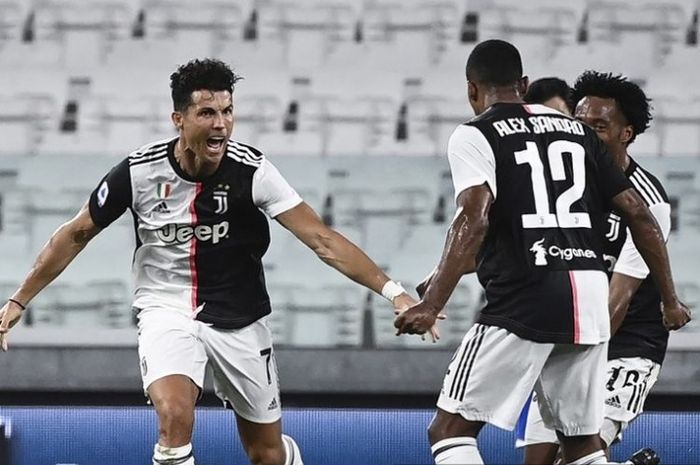Cristiano Ronaldo merayakan gol ke gawang Sampdoria saat Juventus memastikan diri menjadi juara Liga Italia pada 26 Juli 2020.