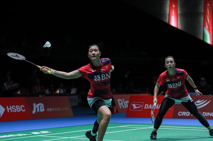 Pasangan ganda putri Indonesia, Febriana Dwipuji Kusuma/Amalia Cahaya Pertiwi, pada babak kedua Japan Open 2023 di Yoyogi National Gymnasium, Kamis (27/7/2023).