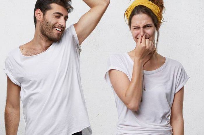 Ditolak Gebetan Karena Bau Badan, Ini Cara Ampuh Menghilangkannya - Stylo