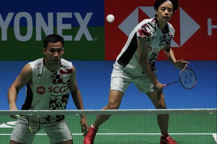 Pasangan ganda campuran Thailand, Dechapol Puavaranukroh/Sapsiree Taerattanachai, pada final Japan Open 2023 di Yoyogi National Gymnasium. Minggu (30/7/2023).