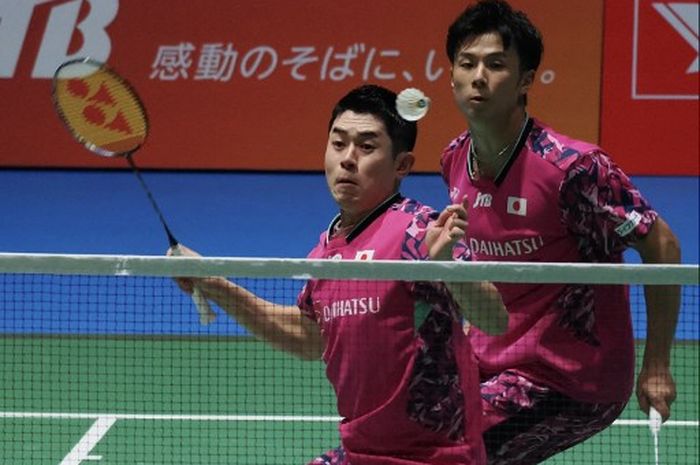 Pasangan ganda putra Jepang, Takuro Hoki/Yugo Kobayashi,  pada final Japan Open 2023 di Yoyogi National Gymnasium, Minggu (30/7/2023).