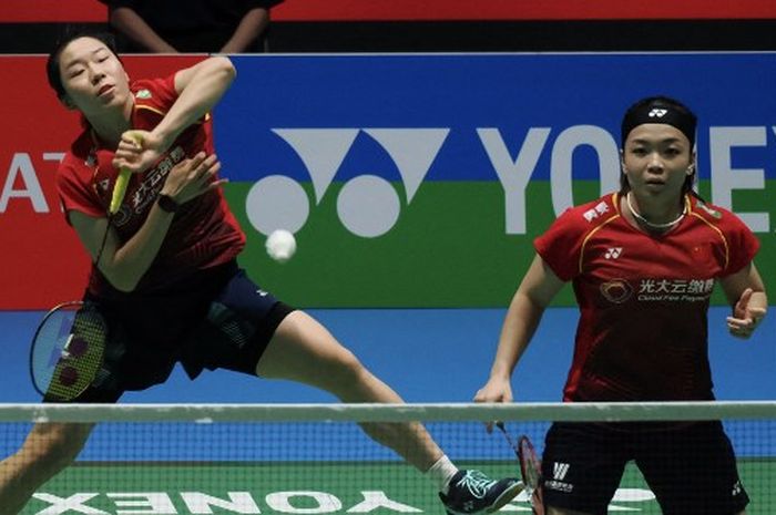 Pasangan ganda putri China, Chen Qing Chen/Jia Yi Fan, pada final Japan Open 2023 di Yoyogi National Gymnasium, Minggu (30/7/2023).